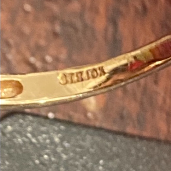 11 Diamonds in 10kt Gold - Picture 9 of 11